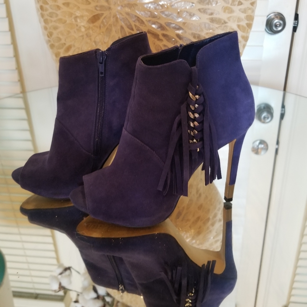 Guess purple suede fringe open toe booties